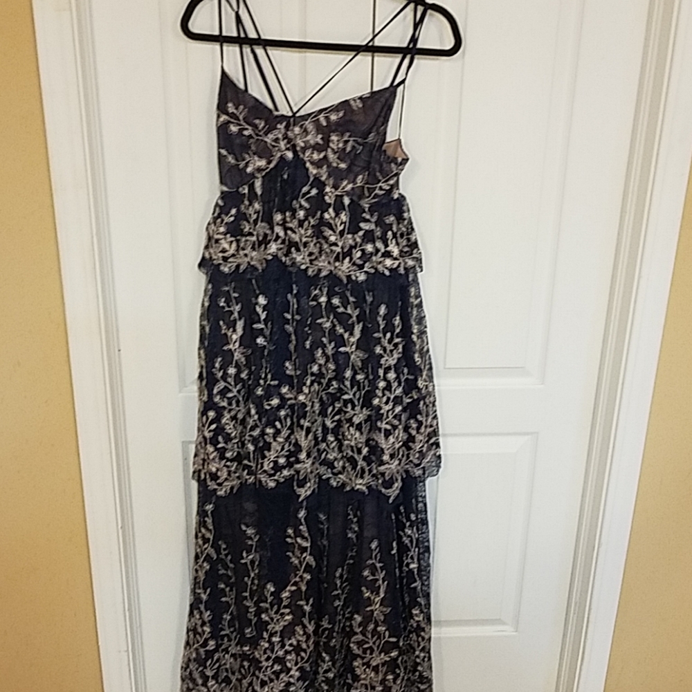 NEW BCBGMAXAZRIA TIERED EMBROIDERED MAXI PROM DRESS - Picture 9 of 13